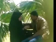 அலனா ரே அழகான இளஞ்சிவப்பு உள்ளாடையில் டாமியின் படகோட்டியை சாப்பிடுகிறார்