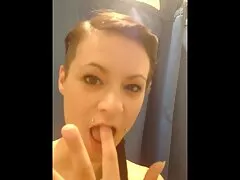 Busty MILF அன்னையர் தினத்தை குத மசாஜ் மூலம் கொண்டாடுகிறது
