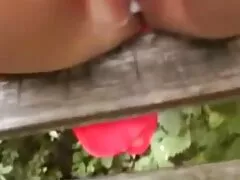 மோர்கன் லீ உள்ளாடை ஜாக்கிங் காக்கில் கவர்ச்சியாகத் தெரிகிறார்
