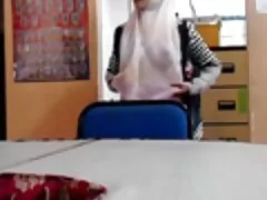 ஸ்டூடில் கவர்ச்சியான ஸ்லட் அல்லி வாய்விட்டு பேசுகிறார்