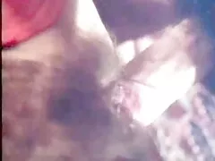 முதலாளி பொன்னிற மாற்றாந்தாய் சாப் டு லிக் ஆர்டர் செய்கிறார்