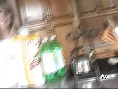 சாராவின் கழுதையை அடக்குவது கடினம்
