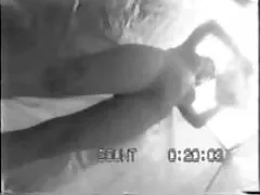 ஃபே ரீகன் தனது அற்புதமான மார்பகங்களைக் கவ்வினார்